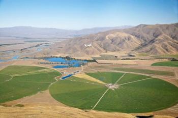 Giant Rotary Irrigation Scheme near Twizel, Mackenzie Country, South Island, New Zealand | Obraz na stenu