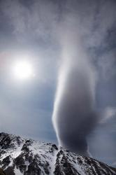 Sun and lenticular cloud over Ohau Range, Canterbury, South Island, New Zealand | Obraz na stenu