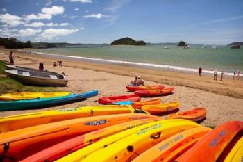 Kayaks on beach, Paihia, Bay of Islands, Northland, North Island, New Zealand | Obraz na stenu