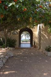 Archway to Pool at Tierra del Sol Golf Club and Spa, Aruba, Caribbean | Obraz na stenu