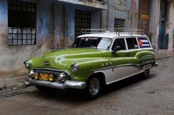 1950's era antique car and street scene from Old Havana, Havana, Cuba | Obraz na stenu