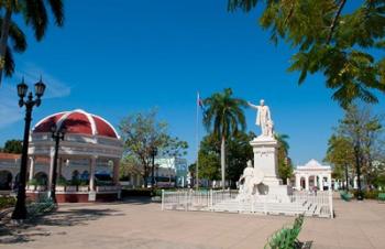 Jose Marti Square and statue in center of town, Cienfuegos, Cuba | Obraz na stenu