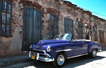 Classic 1953 Chevy against worn stone wall, Cojimar, Havana, Cuba | Obraz na stenu