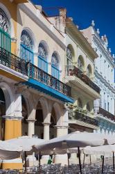 Cuba, Havana, Plaza Vieja, renovated buildings | Obraz na stenu