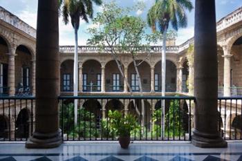 Cuba, Havana, Museo de la Ciudad museum, courtyard | Obraz na stenu