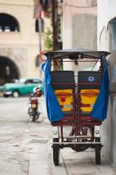 Cuba, Havana, Havana Vieja, pedal taxi | Obraz na stenu