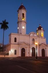 Cuba, Catedral de Purisima Concepcion cathedral at dusk | Obraz na stenu