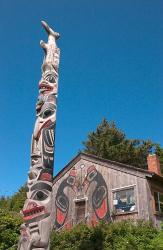Haida Totem Pole and Tourist Shop, Queen Charlotte Islands, Canada | Obraz na stenu