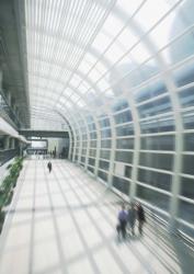 Business Travelers in Modern Airport | Obraz na stenu