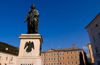 Mozart Statue in Salzburg Austria | Obraz na stenu