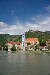 Castle on Danube River | Obraz na stenu
