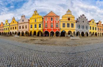 Czech Republic, Telc Panoramic Of Colorful Houses On Main Square | Obraz na stenu