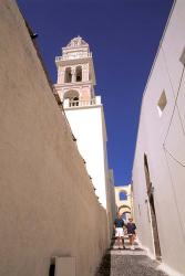 Couple Walking Down Steps, Santorini, Greece | Obraz na stenu