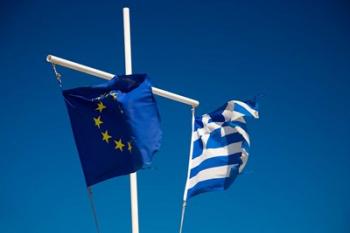 Greece, Mykonos, Hora harbor, Union and Greek Flags | Obraz na stenu