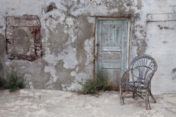 Old Building chair and doorway in town of Oia, Santorini, Greece | Obraz na stenu