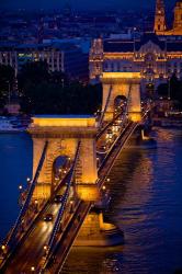 Hungary, Budapest Chain Bridge Lit At Night | Obraz na stenu