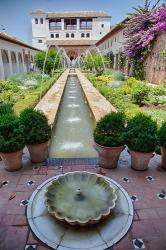Spain, Granada Patio de la Acequia at Generalife garden | Obraz na stenu