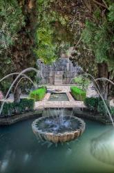Spain, Granada A Fountain in the gardens of the Alhambra Palace | Obraz na stenu