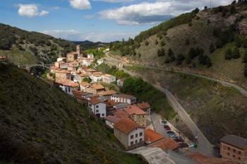 Ortigosa village, Sierra de Camero Nuevo Mountains, La Rioja, Spain | Obraz na stenu