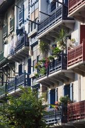 Spain, Hondarribia, La Marina, Fishermen's Quarter | Obraz na stenu