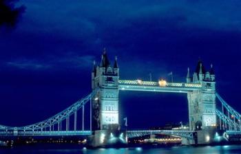 Tower Bridge Spanning the River Thames in London, England | Obraz na stenu