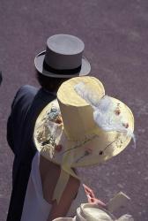 Man and woman wearing hats, Royal Ascot, London, England | Obraz na stenu