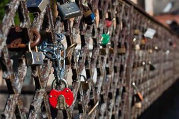 Lithuania, Vilnius, Footbridge, Lovers' Locks | Obraz na stenu