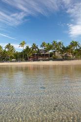 Beach at Outrigger on the Lagoon Resort, Fiji | Obraz na stenu