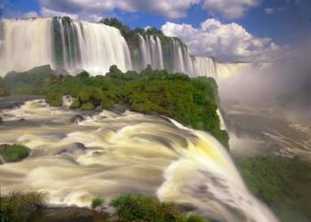 Brazil, Igwacu Waterfalls into the Igwacu River | Obraz na stenu