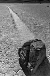 California, Valley Dunes Cracked Earth (BW) | Obraz na stenu