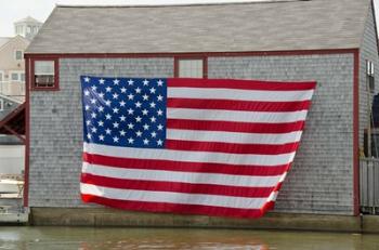 Massachusetts, Nantucket, Flag on boathouse | Obraz na stenu