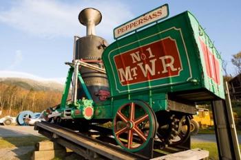 Old engine from the cog railroad on Mt Washington in Twin Mountain, New Hampshire | Obraz na stenu