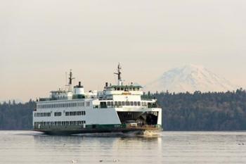 Seattle-Bremerton Ferry Passes In Front Of Mt Rainier | Obraz na stenu