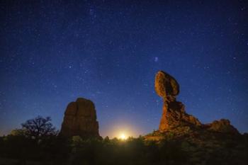 Balanced Rock Crescent Moonrise | Obraz na stenu