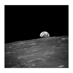 The first photograph taken by humans of Earthrise during Apollo 8. | Obraz na stenu
