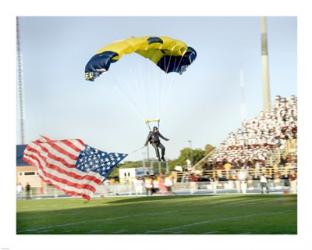 U.S. Navy Demonstration Parachute Team, the Leap Frogs, Lands at the 50 Yard Line of Aggie Stadium Greensboro NC | Obraz na stenu