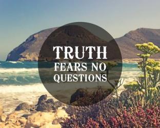 Truth Fears No Questions - Sea Shore | Obraz na stenu