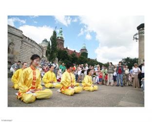 Falun Dafa in Szczecin, Poland August 2007 | Obraz na stenu