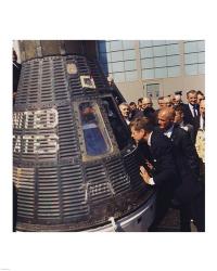 JFK Inspects Mercury Capsule | Obraz na stenu