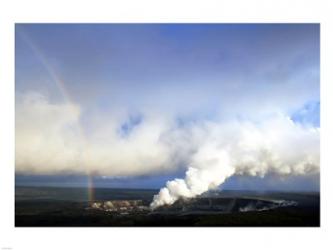 Rainbow and Sulfur Dioxide Emissions from the Halema`uma`u Vent | Obraz na stenu