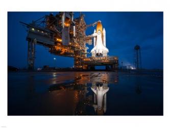 Brightly Lit Atlantis STS-135 on Launch Pad | Obraz na stenu