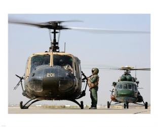 Iraqi air force carries wounded warrior on aeromedical evacuation mission | Obraz na stenu