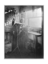 Thomas Alva Edison, full-length portrait, standing, facing right, listening to a new record | Obraz na stenu