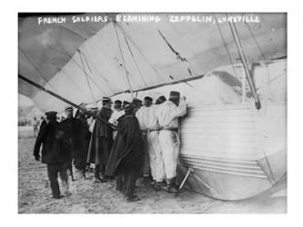 French Soldiers Examining Zeppelin at Luneville | Obraz na stenu