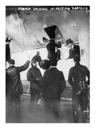 French soldiers inspecting Zeppelin | Obraz na stenu