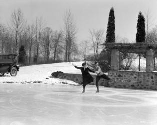 1920s Couple Man Woman Ice Skating | Obraz na stenu