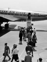 1950s Airplane Boarding Passengers | Obraz na stenu