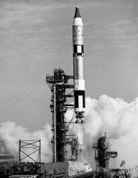 1960s Us Giii Missile Taking Off From Launch Pad | Obraz na stenu