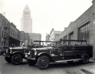 1920s 1930s Two Fire Trucks | Obraz na stenu