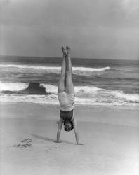 1930s Woman Doing Handstand | Obraz na stenu
